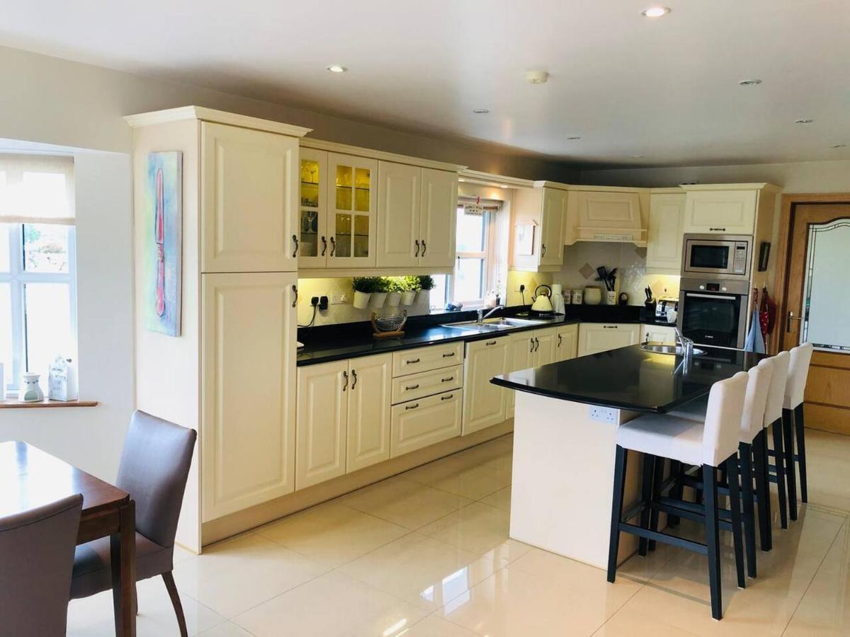 Connemara. 3 Bedroom, 8 Bed, Holiday Home Galway Extérieur photo