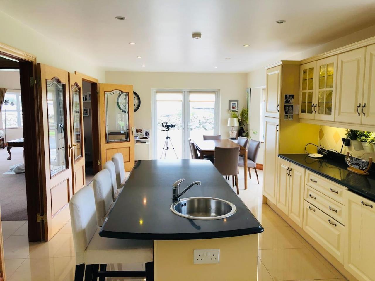 Connemara. 3 Bedroom, 8 Bed, Holiday Home Galway Extérieur photo